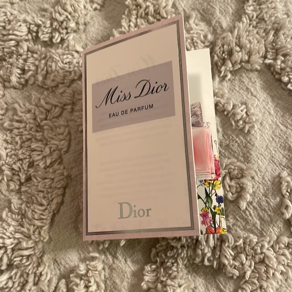 Miss Dior Eau De Parfum Spray Sample - Picture 4 of 4
